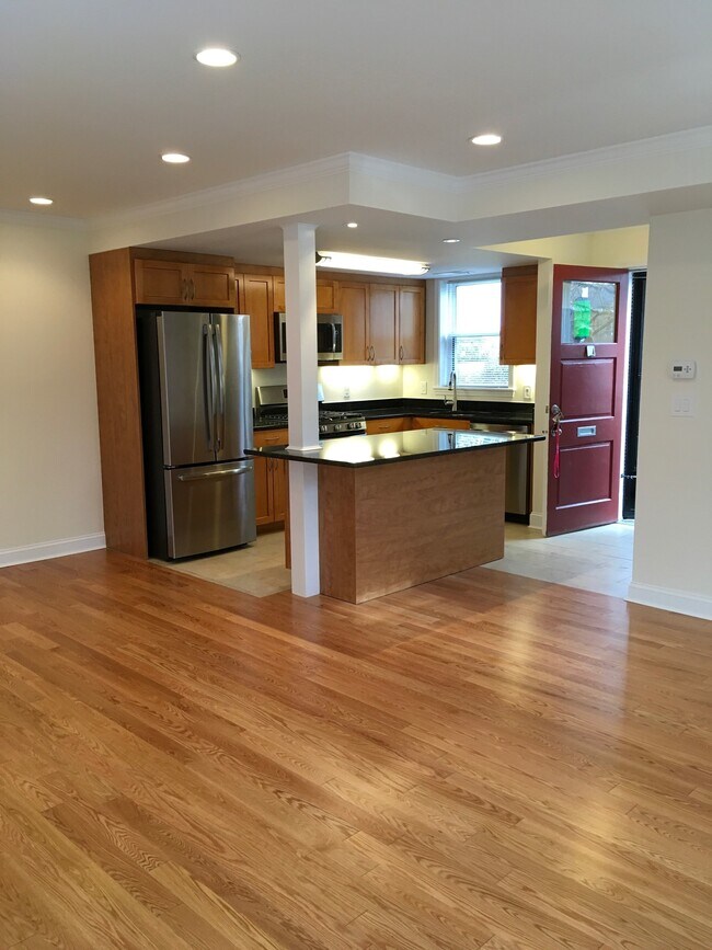 Building Photo - 94 Gerry Rd Unit 1