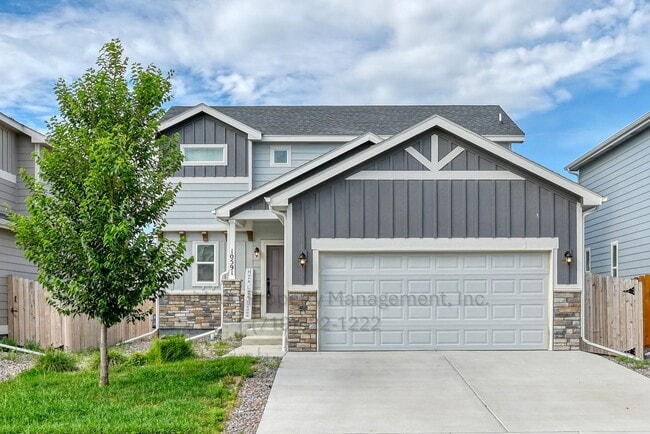 Building Photo - Gorgeous 3 Bedroom House Located in Lorson...