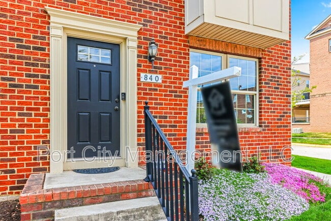 Photo - 840 Oldham St