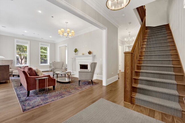 Photo - 103 W Chestnut St