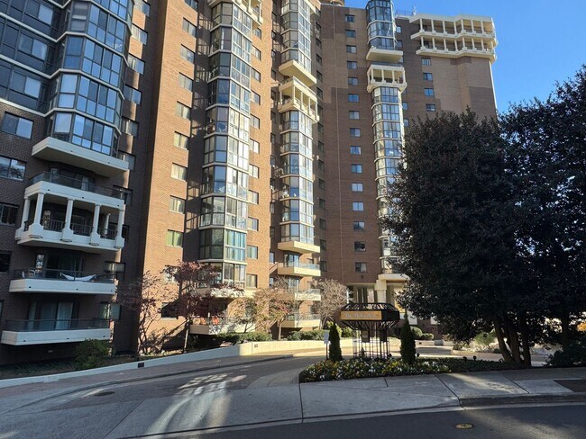 Photo - Luxurious Double Suite Condo With 2 Full Baths and Sunroom In Desired Belvedere Condominiums Unit 1533