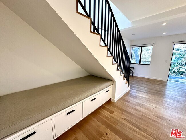 Photo - 833 Maltman Ave