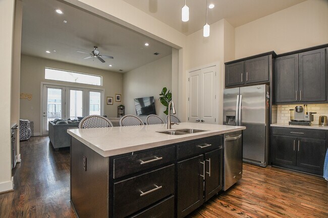 Photo - 1204 Fowler St