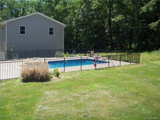 6 Regent Dr