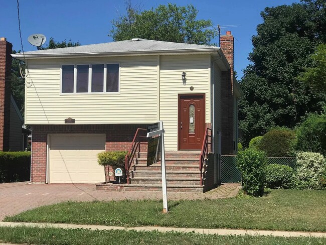 Building Photo - 162 Rhodes Ave