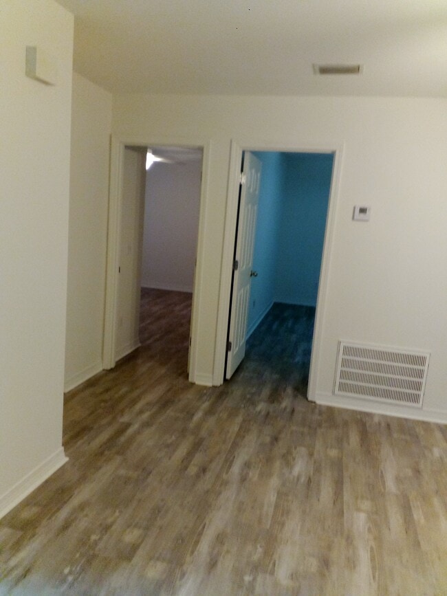 Building Photo - 200 Mason Ave Unit 202