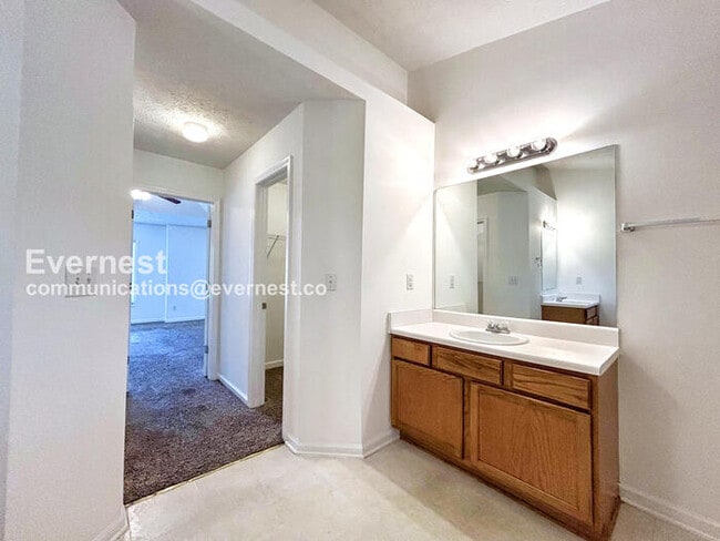 Photo - 218 Copperbend Dr SE