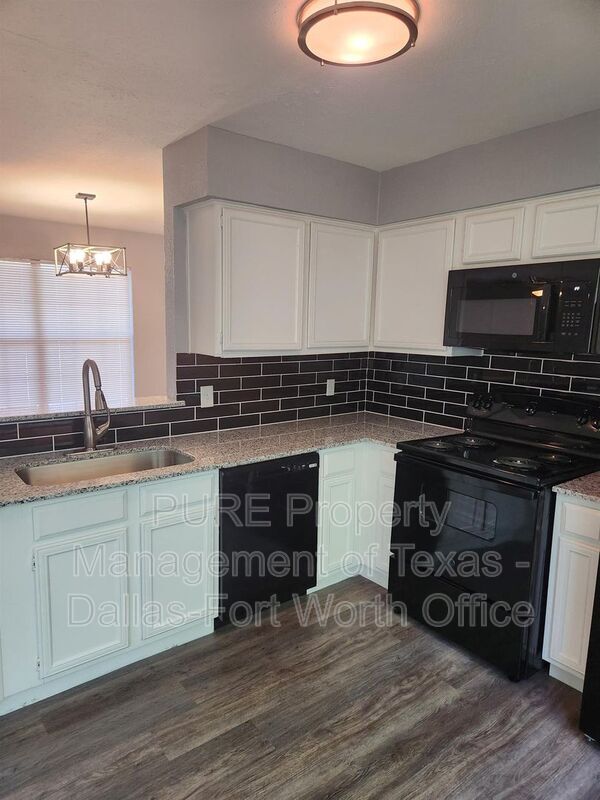 Photo - 806 Castleglen Dr