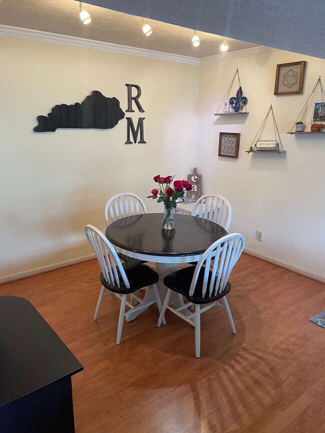 410 Mockingbird Valley Rd Condo Unit 37 Condo for Rent in Louisville