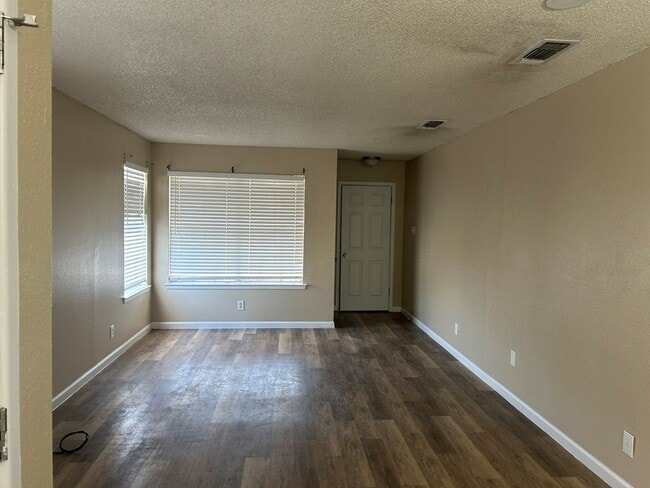 Photo - 725 Duke Ave