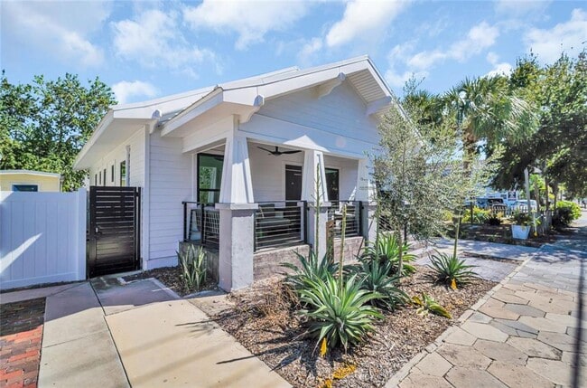 Photo - 747 2nd St N