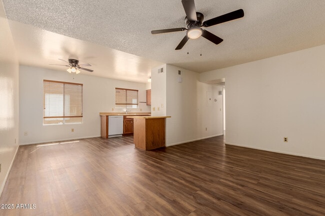 Building Photo - 936 N Revere Unit 202