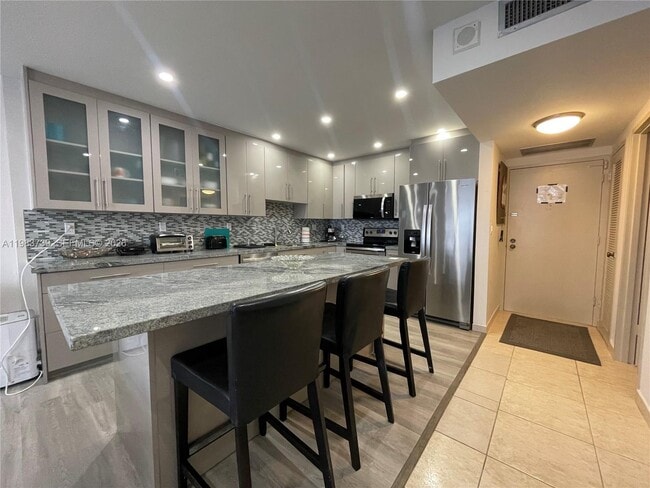 Photo - 3725 S Ocean Dr Unidad 911