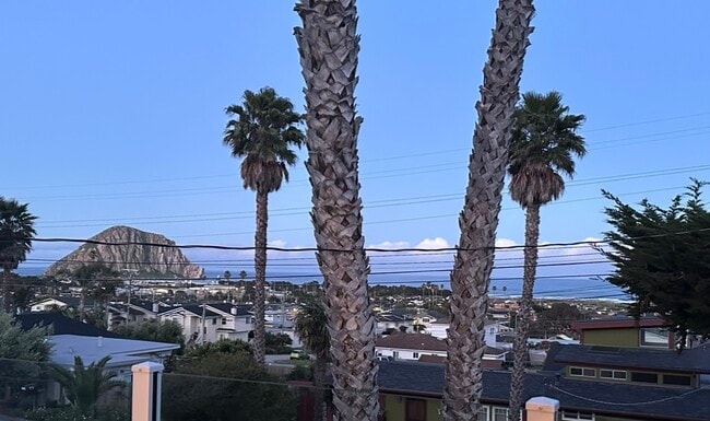 Building Photo - 2560 Juniper Ave