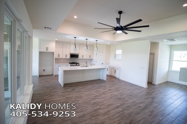Photo - 17584 Salma Rd