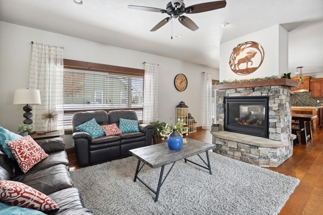 Photo - 14 Glacier Cir