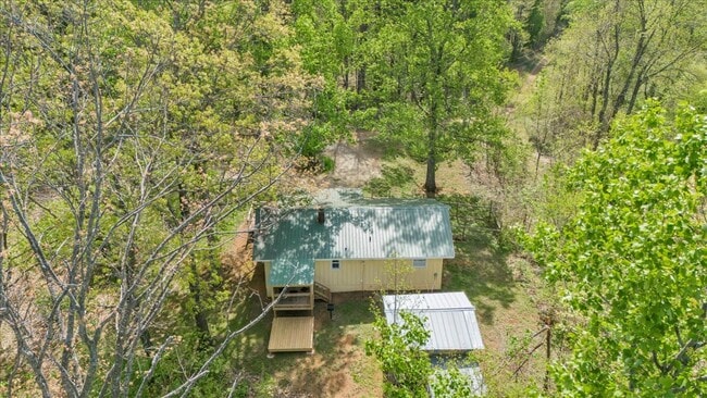 Photo - 1004 Rock Castle Ln SE