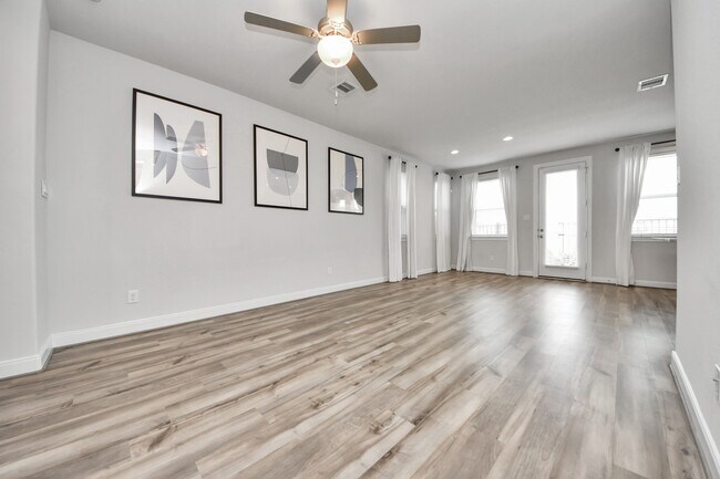 Photo - 9830 Magnolia Village Ln