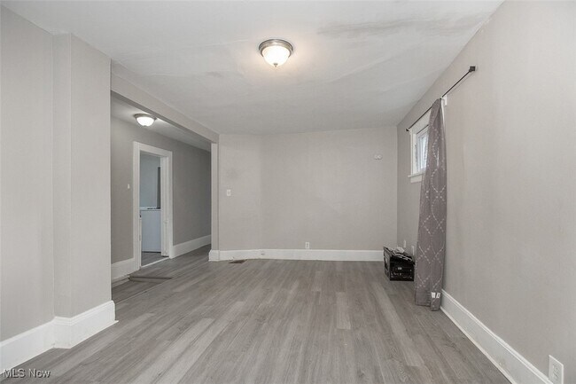 Photo - 844 E 154th St