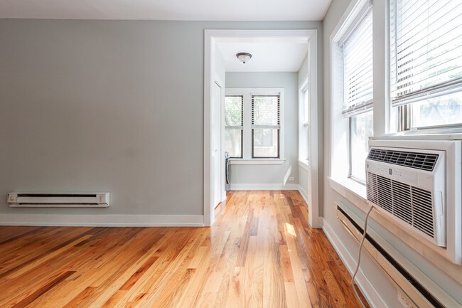 Photo - 3734 N Pine Grove Ave Unit 1E