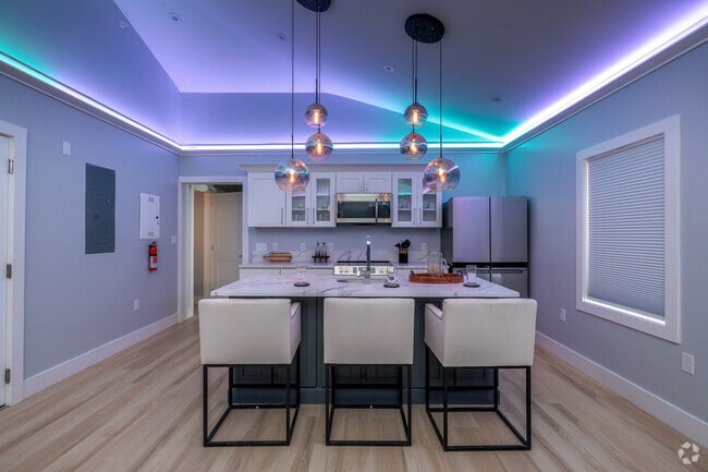 Building Photo - 601 E State St - Fully Furnished! Rental