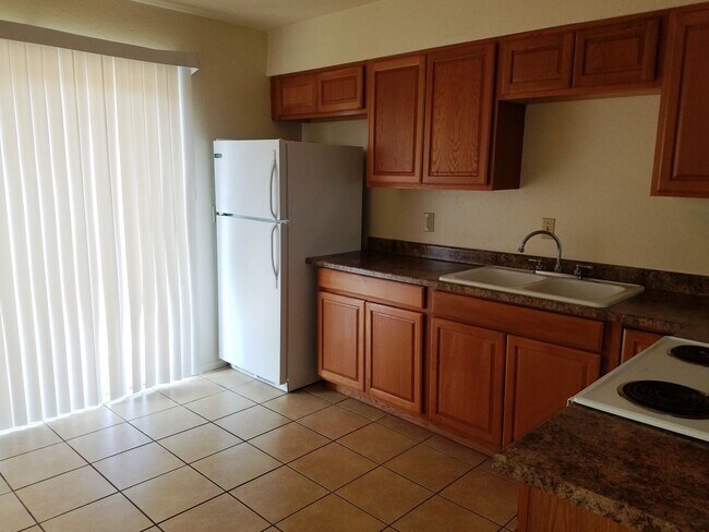 Photo - Walnut Ave - Triplex Unit 2