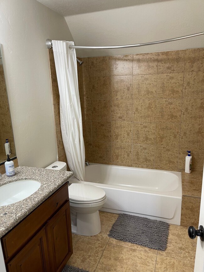 3989 E Yakima Way Unit A