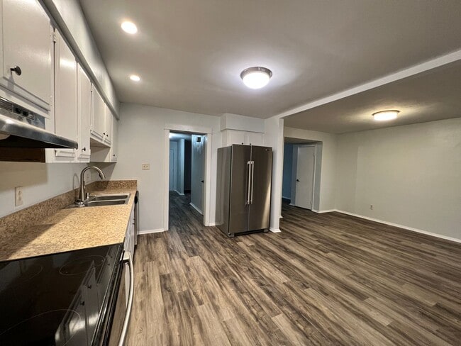 Photo - Three-bedroom, two-and-a-half bathrooms in Pembroke Meadows!