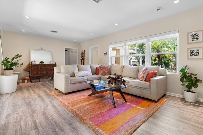 Photo - 726 NE 19th Ave