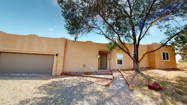 Building Photo - ? Charming 2-Bedroom Eldorado Home with So...