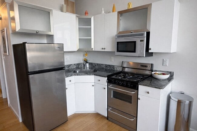 Photo - 12 Stoneholm St Unit 516