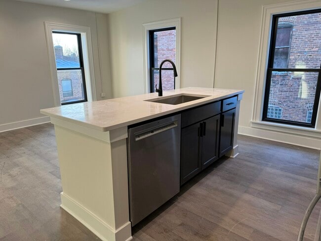 Photo - 106 E Erie St Unit 3A