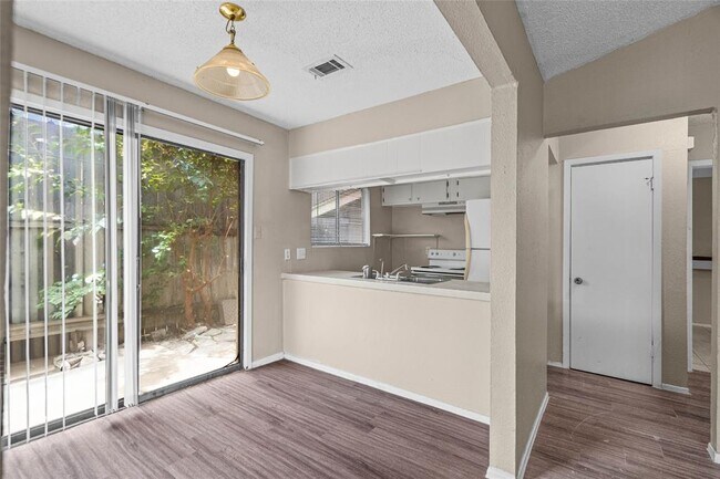Photo - 2809 Parker Ln