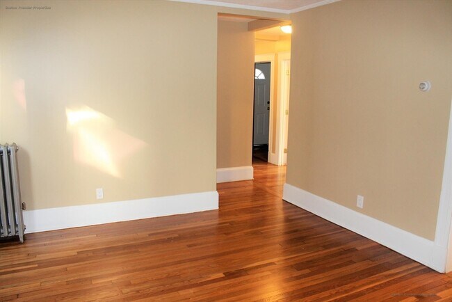 Building Photo - 14 Ginita St Unit 1