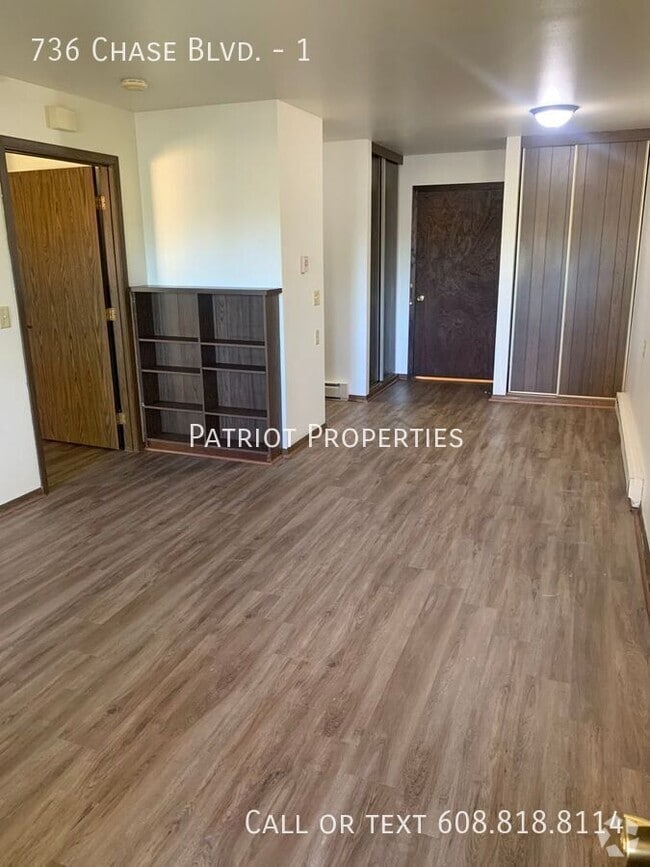 Building Photo - 736 Chase Blvd Unit 1 Rental