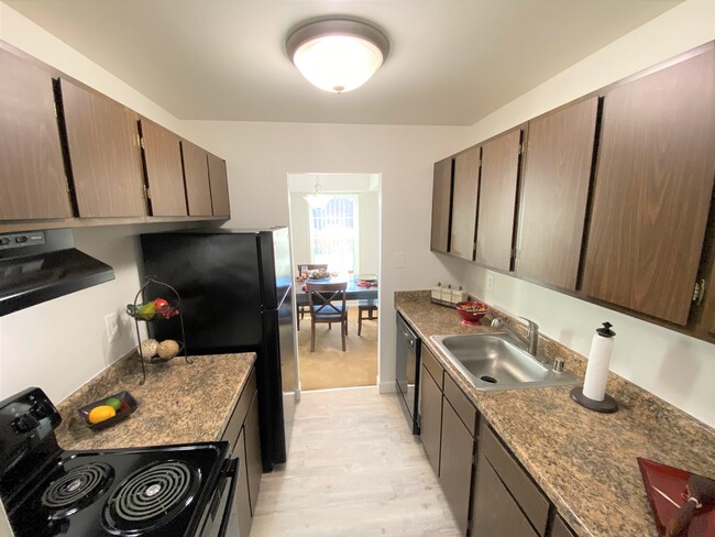 Jamestown Apartments - Jamestown Apartments