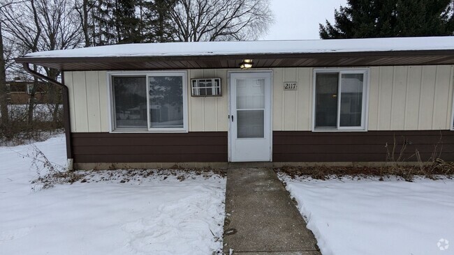 Building Photo - Lovely Louisville 2 Bedroom Duplex Rental