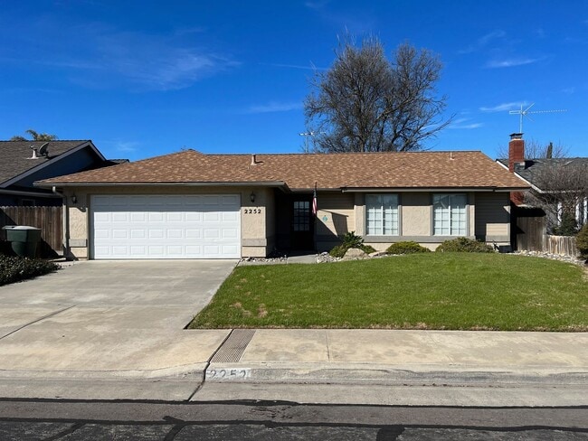 Northeast Hanford 3 bedroom 2 bath with la... - Northeast Hanford 3 bedroom 2 bath with la...