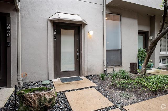 Building Photo - 3944 Buena Vista St Unit 205 Rental