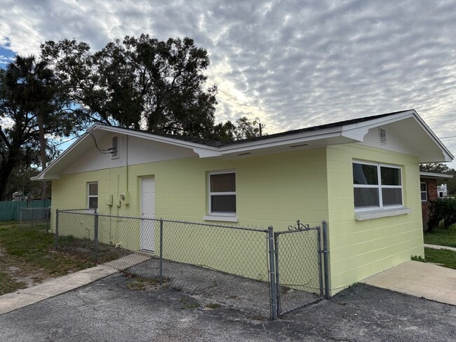 Photo - For Rent: 4-Bedroom Home in Lakeland