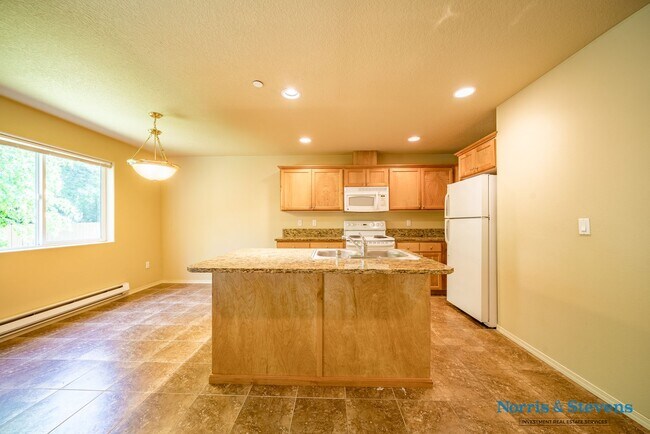 Photo - Cute and Quiet, Lovely Inside! Unit 136-1706