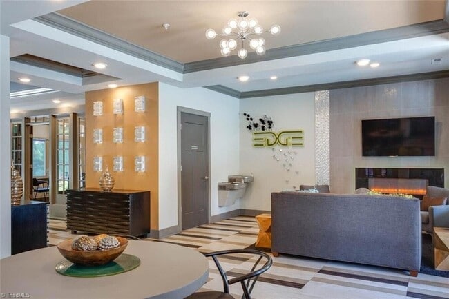 Photo - 111 Edgeway Dr