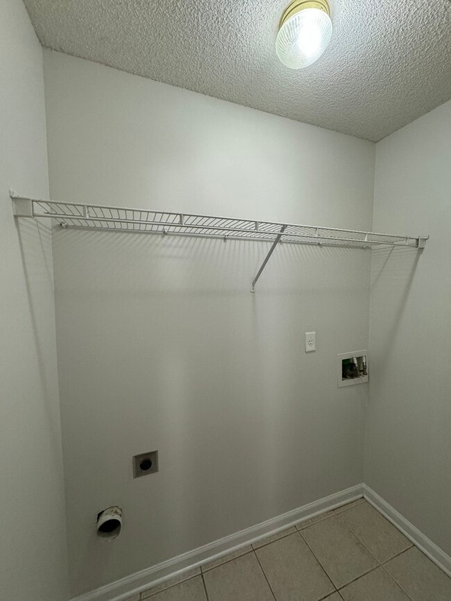 Photo - 1348 Hazel Crest Ln