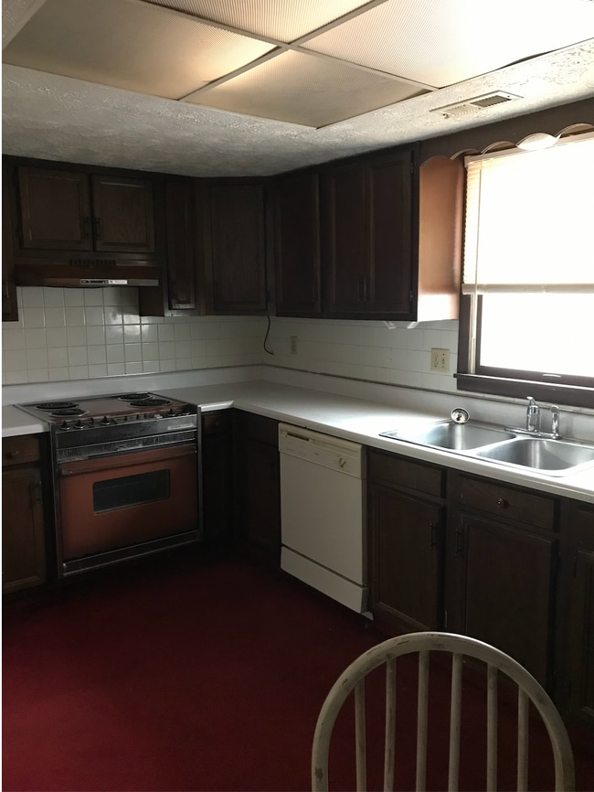 Photo - 266 E Center St