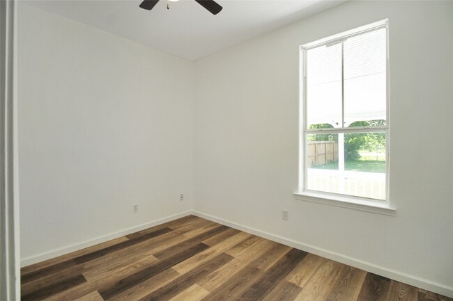Building Photo - 1133 9th St