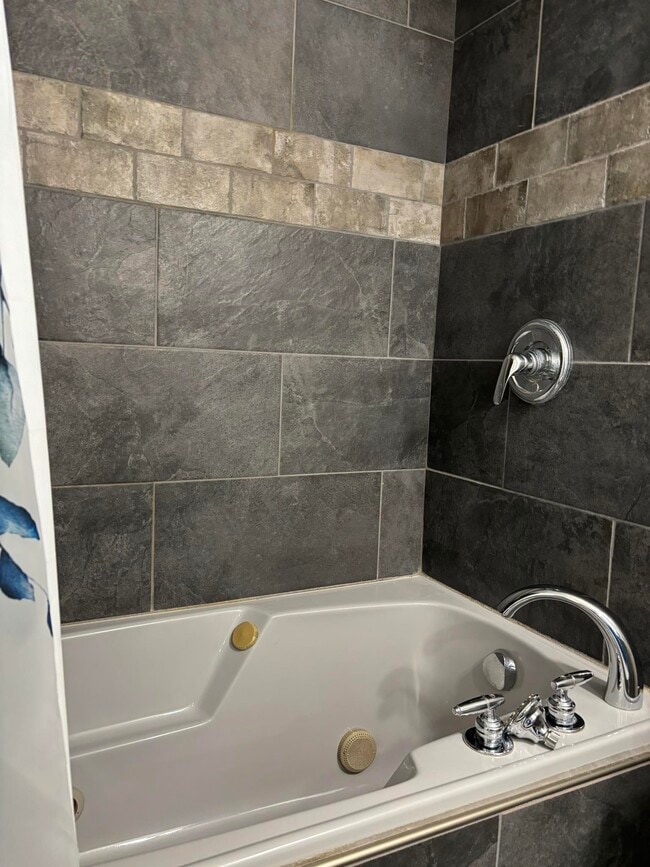 Photo - 138 N Main St