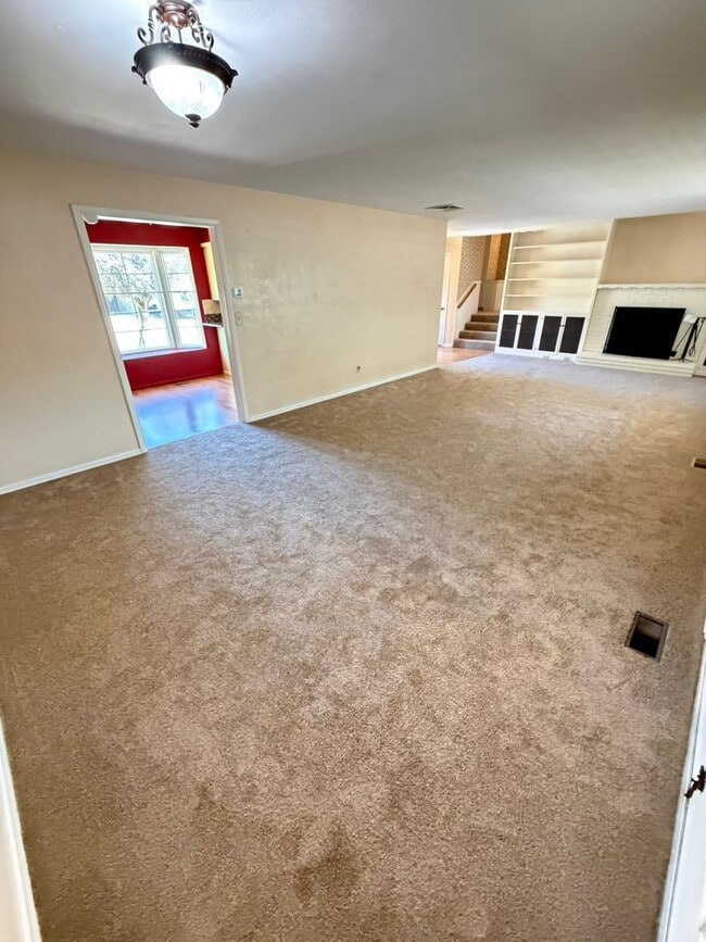Photo - 550 Carlson Dr