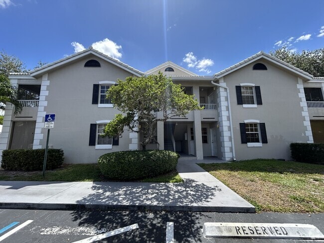 Building Photo - 2890 N Oakland Forest Dr Rental