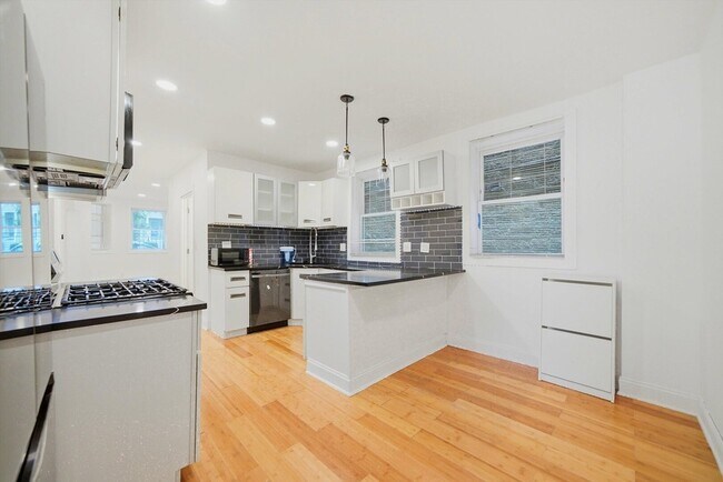 Photo - 2744 N Bosworth Ave Unit G