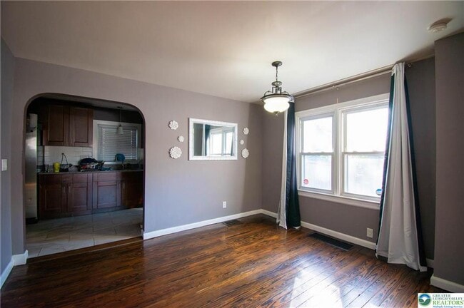 Photo - 112 W Grant St